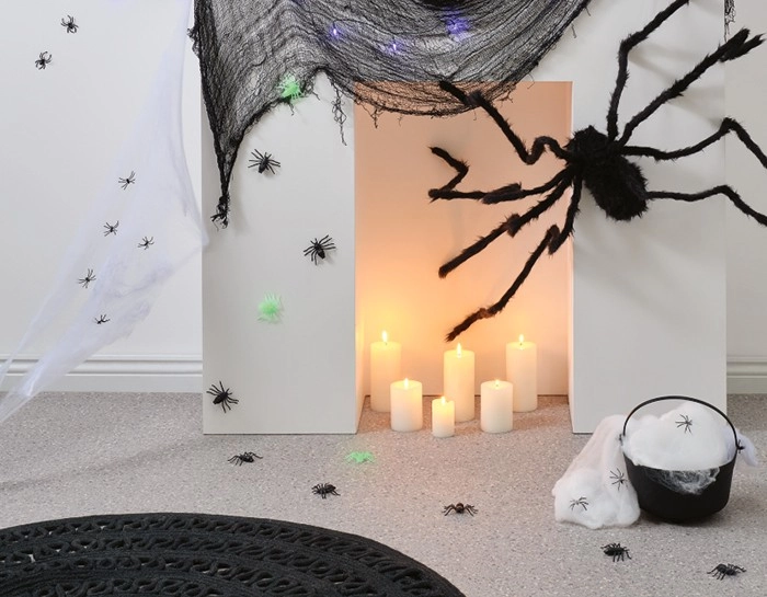 Spooky Hollow Spider Mantel Decorations