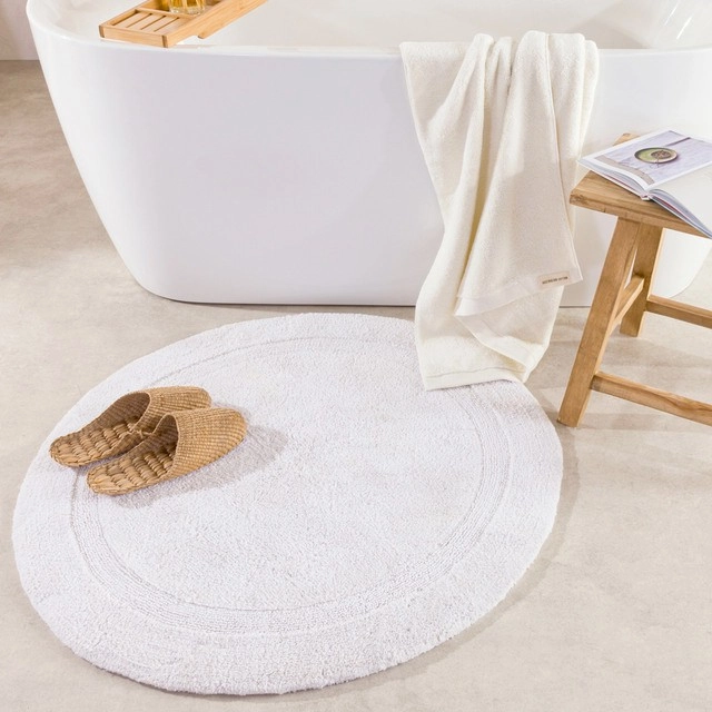 Resort Reversible Round Bath Mat by M.U.S.E.