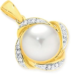 9ct Gold Cultured Freshwater Pearl & Diamond Pendant