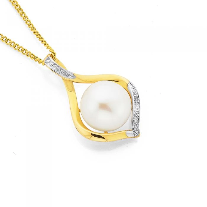 9ct Gold Cultured Freshwater Pearl & Diamond Pendant