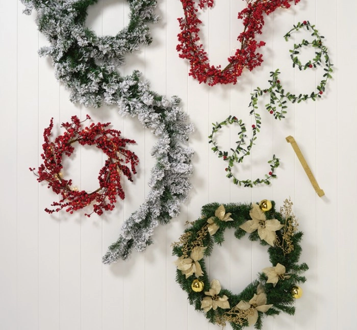 Jolly & Joy Wreaths & Garlands