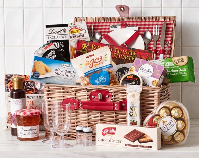 Flavoursome Picnic Basket Hamper