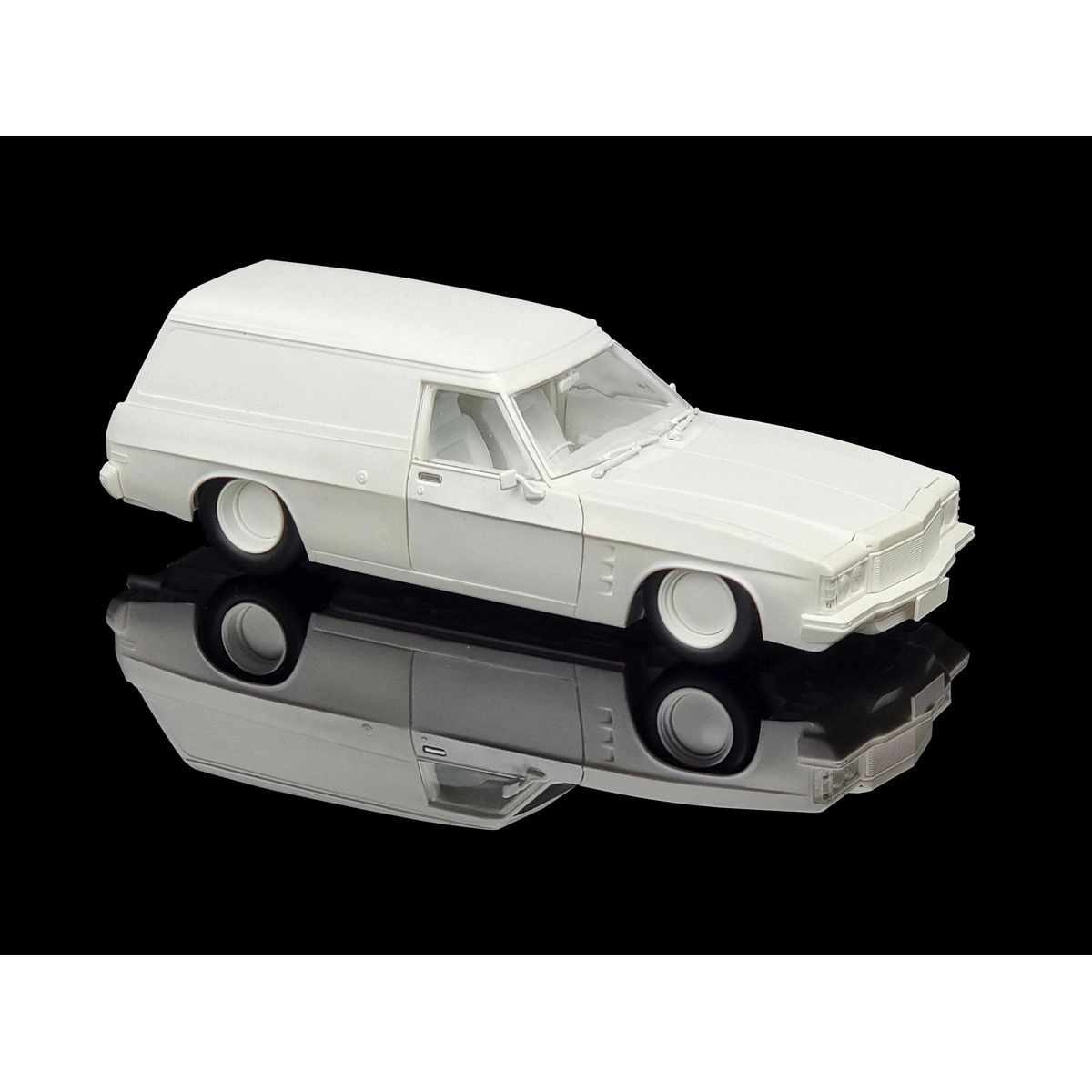 DDA Collectables 1:24 Plastic Kit Slammed 1975 HJ Holden Panel van- Sealed Body Opening Bonnet w/Engine - DDA508K