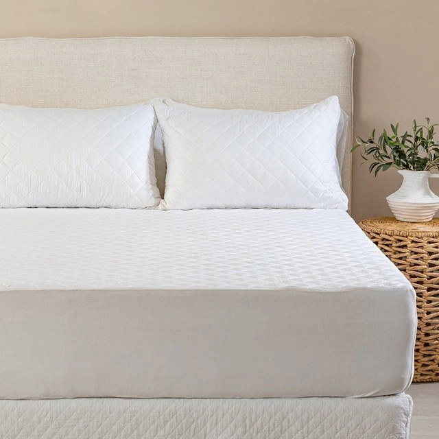 Comfort Science So Soft Mattress Protector by Hilton