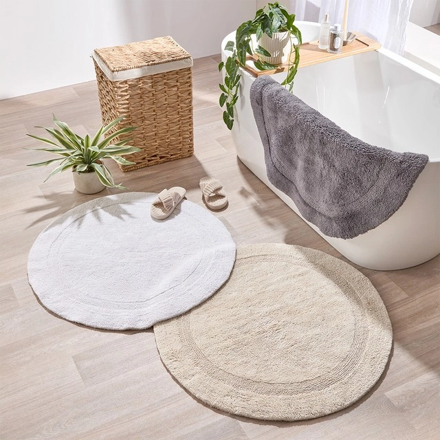 Resort Reversible Bath Mat Round by M.U.S.E.