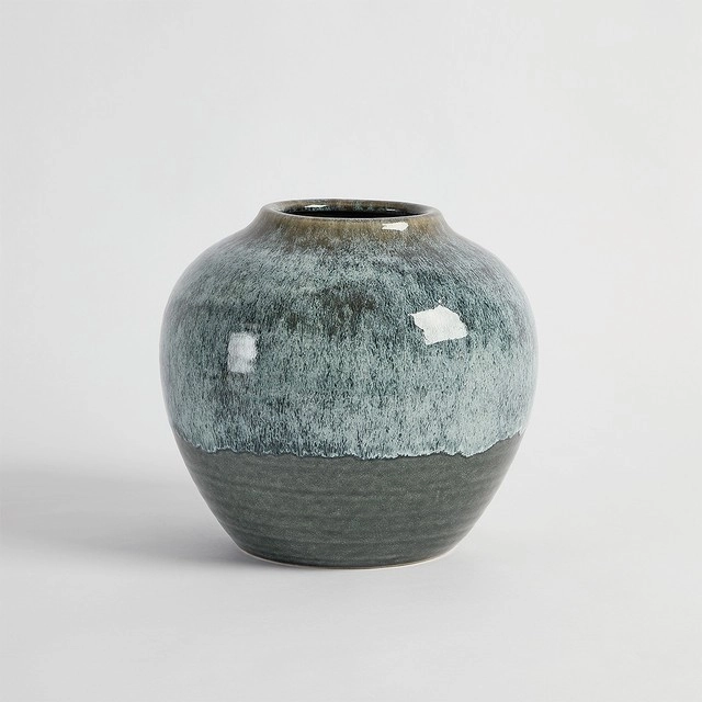 Swell Vase by M.U.S.E.