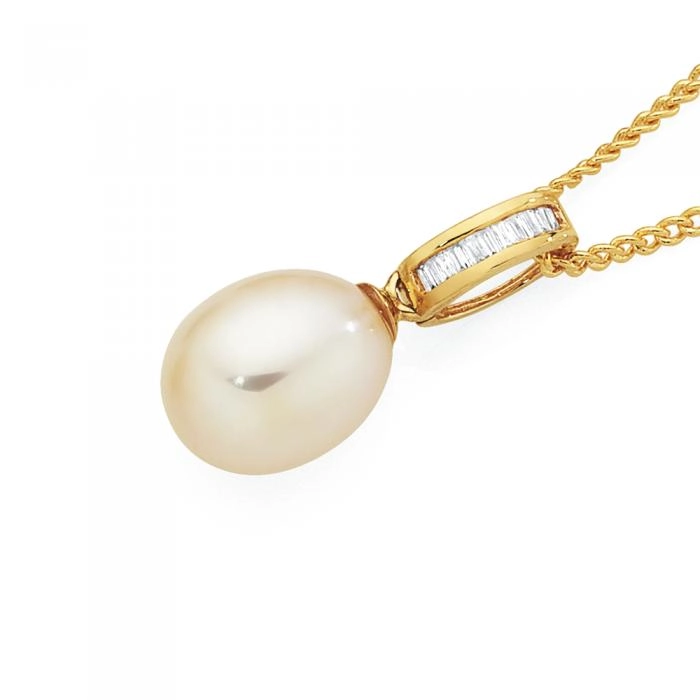 9ct Gold Pearl & Diamond Pendant