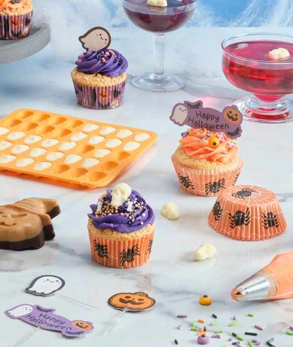 Spooky Hollow 24 Piece Cupcake Decorating Set