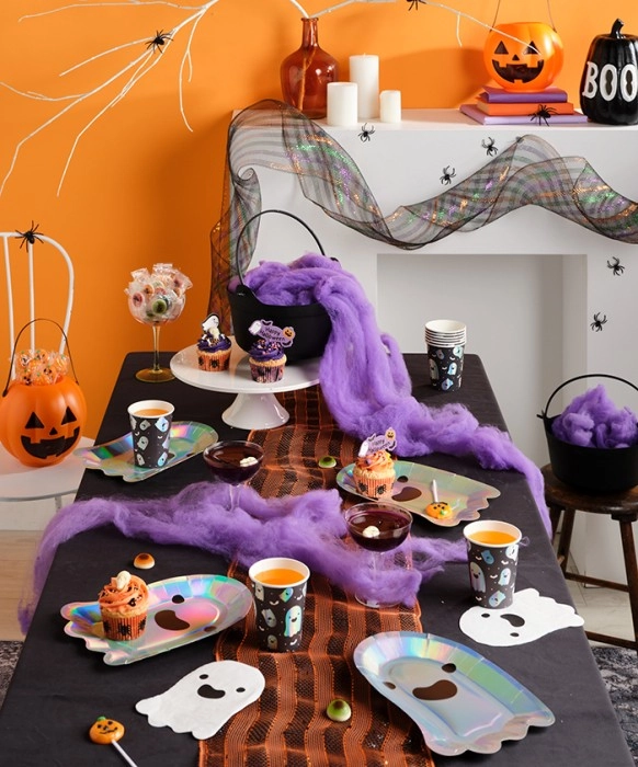 Spooky Hollow Table Decorations & Confectionery