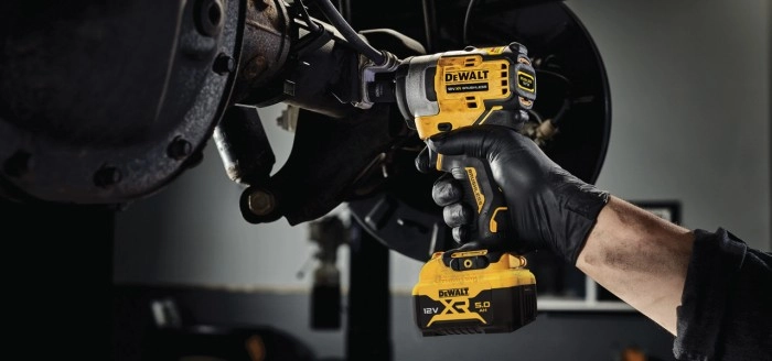 DeWalt 12V 5.0AH Brushless 1/2” 340NM Impact Wrench Kit